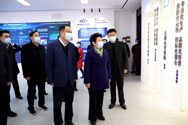浙江省政協(xié)主席、黨組書記黃莉新一行調(diào)研杭叉集團(tuán)